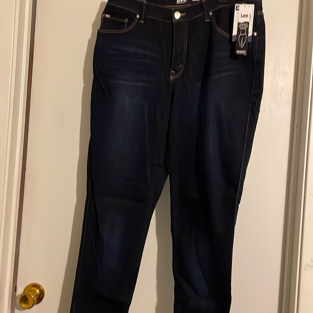 Women 16w M rinse ankle. Midrise fit